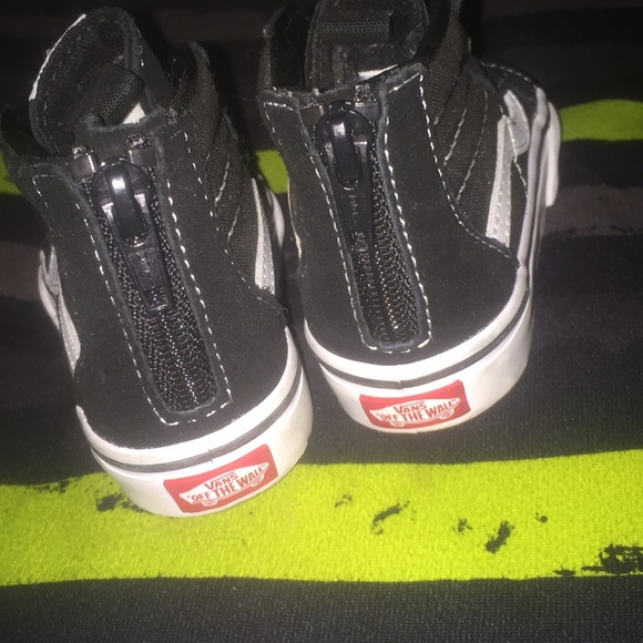 Vans - Picture 3 of 4